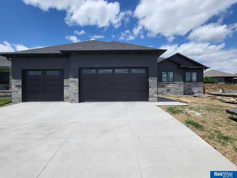 433 Half Moon Drive, Lincoln, NE 68527