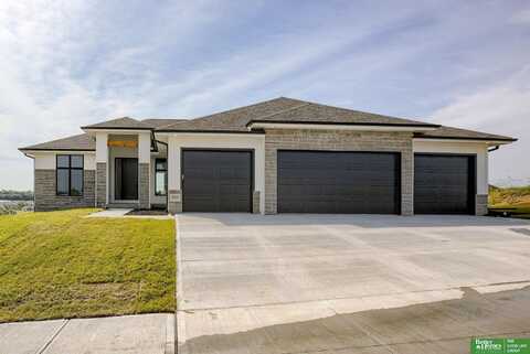 10113 Laramie Street, Papillion, NE 68046