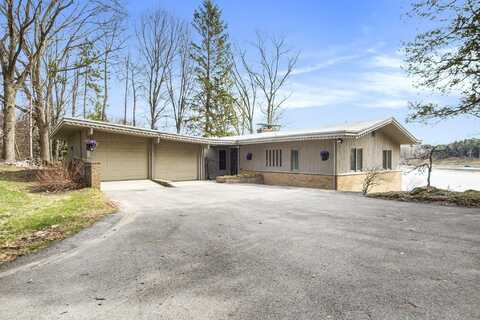 3942 Harmon Drive, Fremont, MI 49412