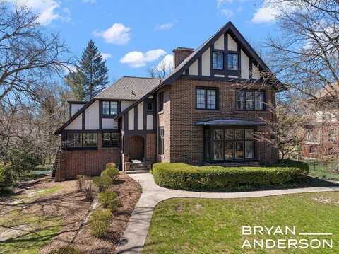 345 Plymouth Avenue SE, East Grand Rapids, MI 49506