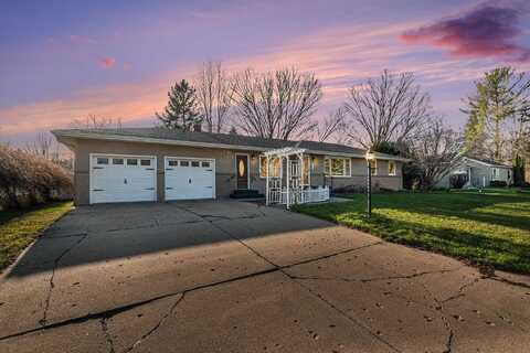 220 S Maple Street SE, Caledonia, MI 49316