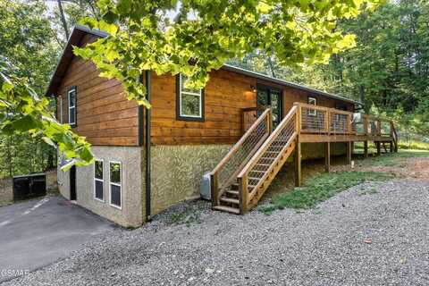 3613 Old Mountain Rd, Sevierville, TN 37876