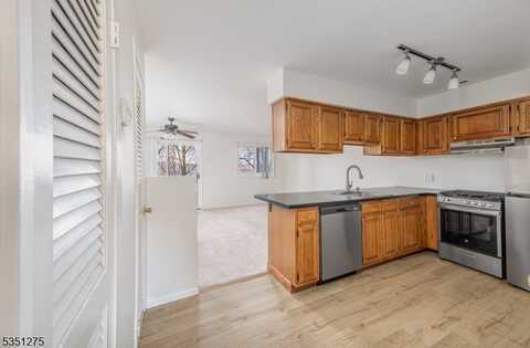 4 Big Sky Dr, Vernon, NJ 07462
