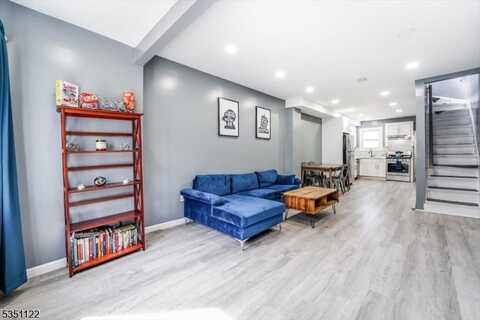 141 Van Horne St, Jersey City, NJ 07304