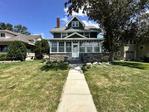 616 Dakota Ave S, Huron, SD 57350