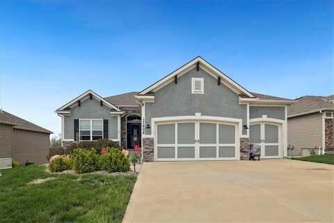17608 Greyhawke Ridge Drive, Smithville, MO 64089