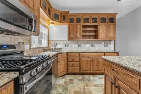 316 W 5th Avenue, Garnett, KS 66032