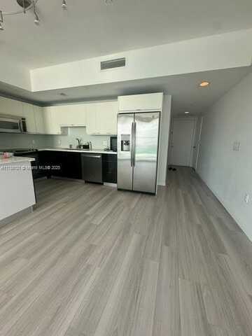 950 Brickell Bay Dr, Miami, FL 33131