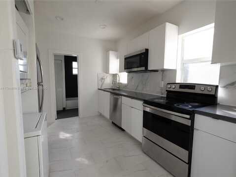 2272 NW 2nd St, Miami, FL 33125