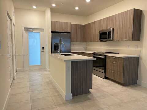 8363 NW 41st St, Doral, FL 33166