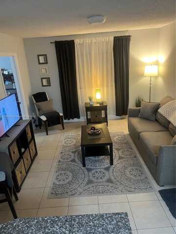 3610 N 56th Ave, Hollywood, FL 33021