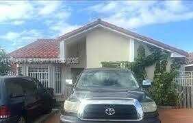 2566 W 73rd Pl, Hialeah, FL 33016