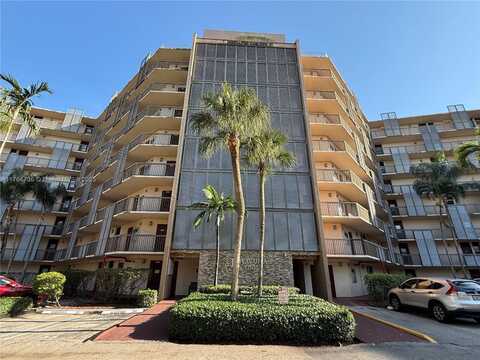 3301 N Country Club Dr, Aventura, FL 33180