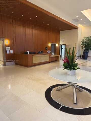 1060 Brickell Ave, Miami, FL 33131