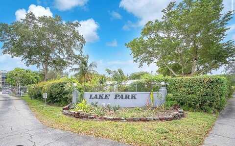 952 NE 199th St, Miami, FL 33179
