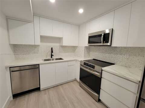 2655 Collins Ave, Miami Beach, FL 33140