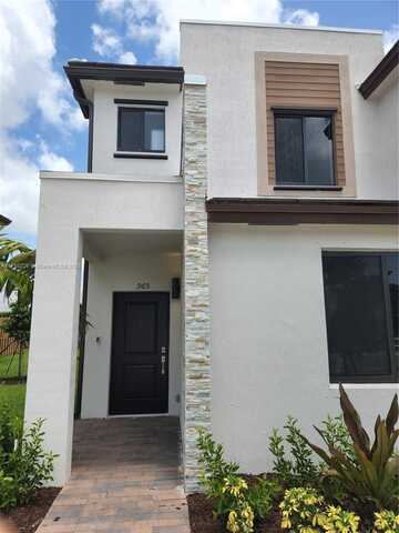 965 NE 211th St, Miami, FL 33179