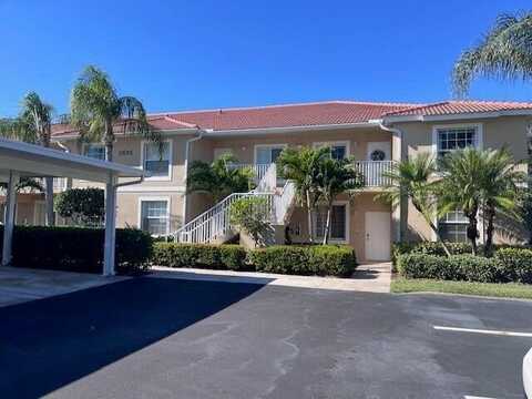 2805 CYPRESS TRACE Circle unit: 204, Naples, FL 34119