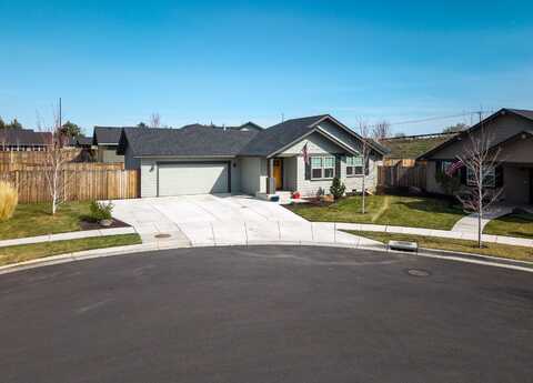 1664 NE 3rd Court, Redmond, OR 97756