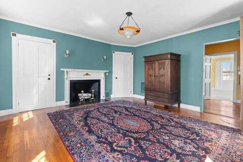 34 Pleasant St, Salem, MA 01970