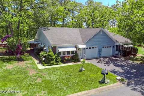 13 Swift Circle, Whiting, NJ 08759