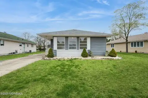 45 Guadeloupe Drive, Toms River, NJ 08757
