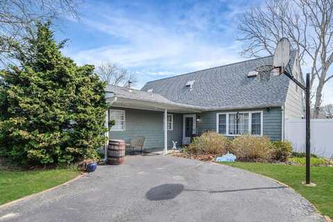 575 Bayport Avenue, Bayport, NY 11705