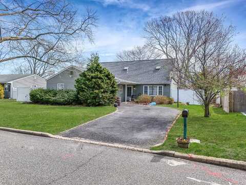 575 Bayport Avenue, Bayport, NY 11705