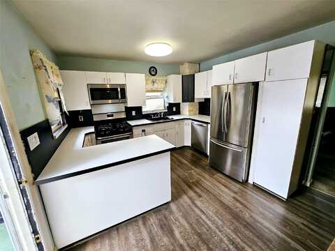 11 Kuhl Avenue, Hicksville, NY 11801
