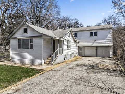 2916 Oakwood Avenue, McHenry, IL 60051