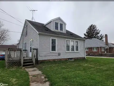 615 S 8Th Avenue W, Newton, IA 50208