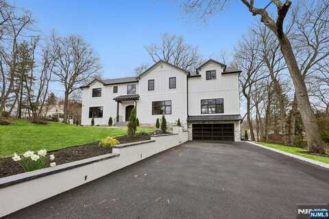 32 Hurley Avenue, Wyckoff, NJ 07481