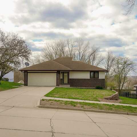 412 Idlewood Ct, Sioux City, IA 51104