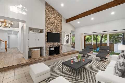 2204 Wood Cliff Court, Arlington, TX 76012