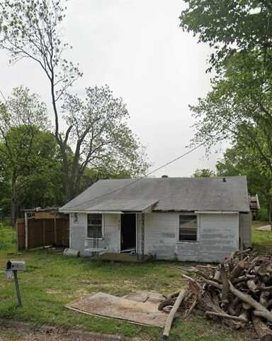 707 Cooper Street, Bowie, TX 76230