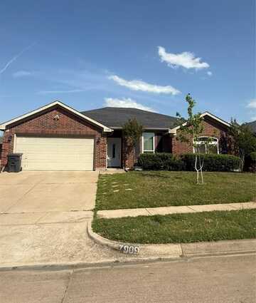 7909 MOURNING DOVE Drive, Arlington, TX 76002