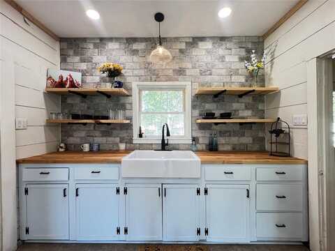 143 Lisa Layne Street, Gun Barrel City, TX 75156