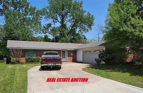 1409 Lynwood Street, Gainesville, TX 76240