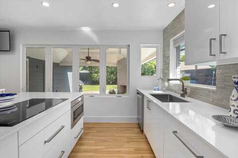 3848 South Drive, Fort Worth, TX 76109