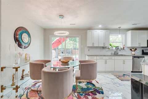 1706 England Road, Arlington, TX 76013