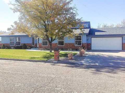 812 Willow Valley Dr, Lamar, CO 81052