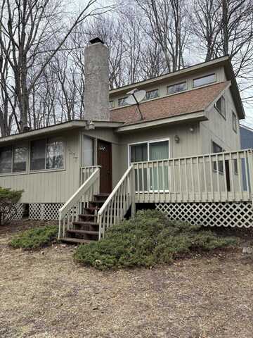 7310 Meadowlark Drive, Tobyhanna, PA 18466