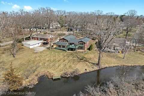 2745 LARI Court, West Bloomfield, MI 48324