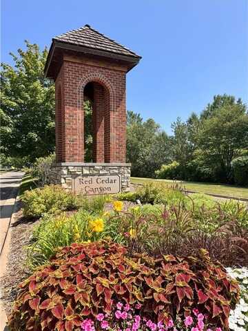 177 W Canyon Drive, Hudson, WI 54016