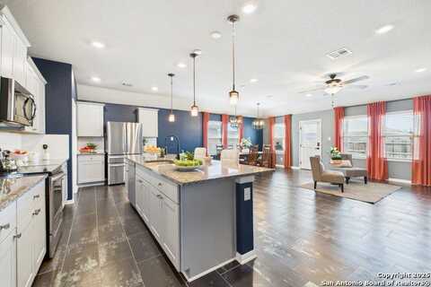 2700 La Mundial, Seguin, TX 78155