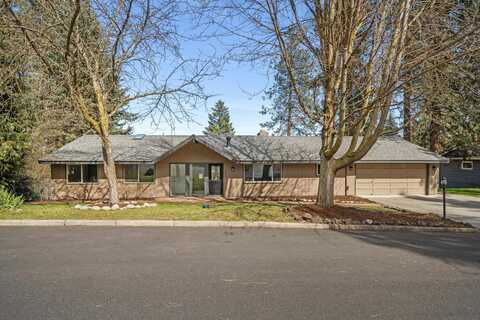 10224 N Briar Cliff Dr, Spokane, WA 99218