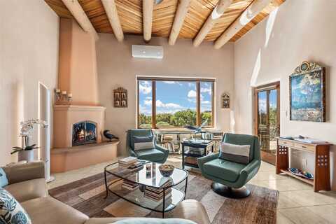 32 Paseo Del Coyote, Santa Fe, NM 87506