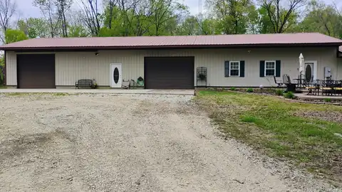 160 N Deer Run Lane, Petersburg, IN 47567