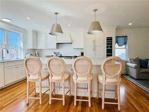 11 W. Narragansett Avenue, Newport, RI 02840
