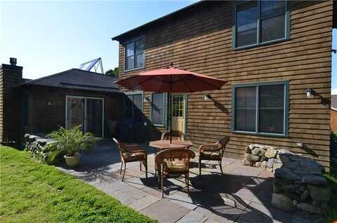 61 Howland Avenue, Jamestown, RI 02835
